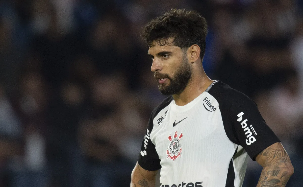 Yuri Alberto se transforme en défenseur et rate une occasion en or lors du revers du Corinthians !