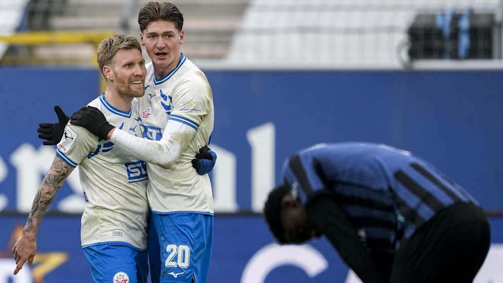 Le duo gagnant Naderi et Volgsammer sur le terrain.