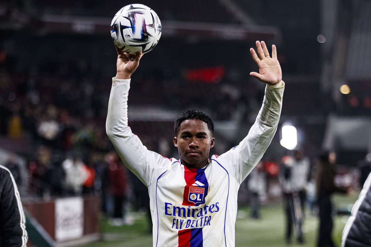 Endrick écrit une nouvelle page d'histoire en Ligue 1 avec un triplé face au Metz !