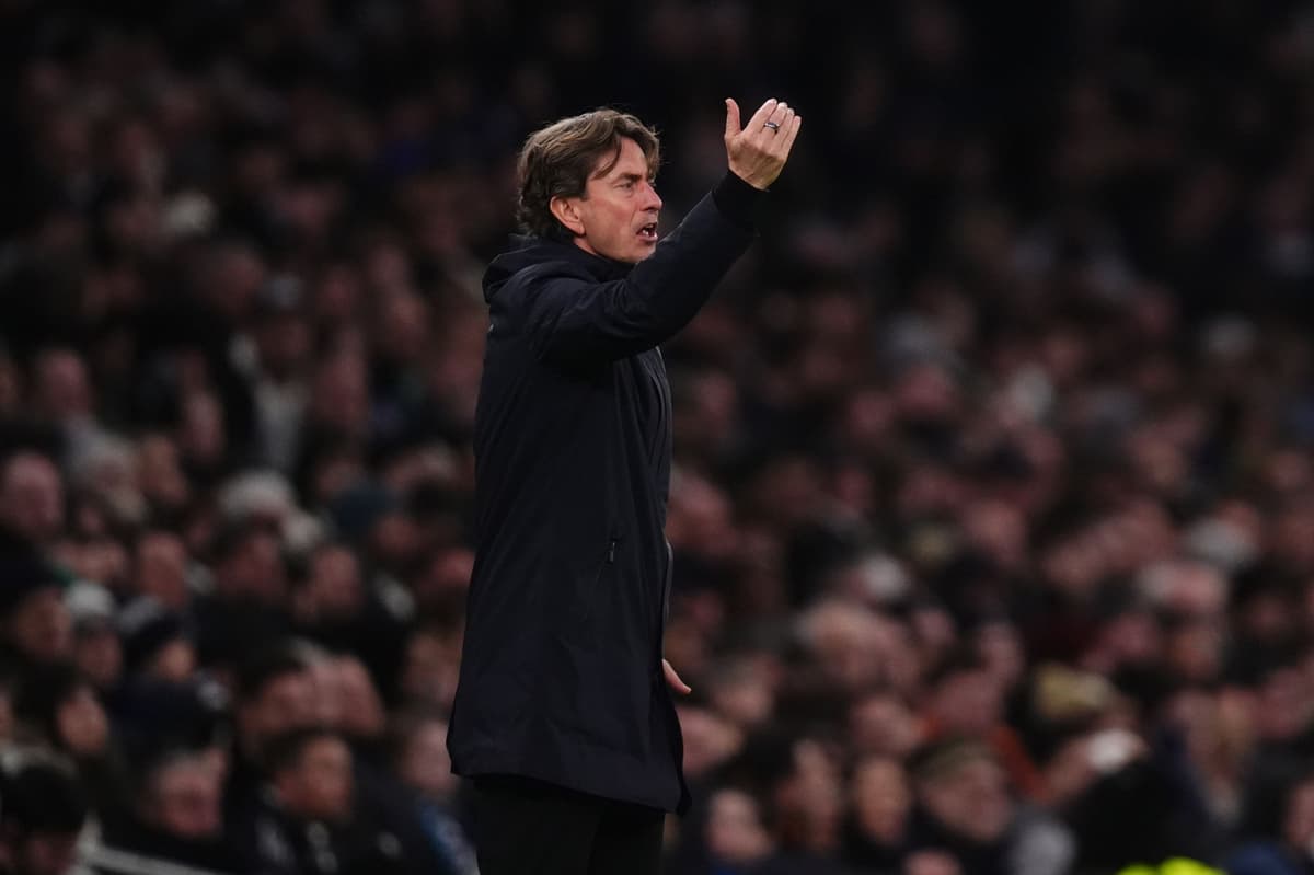 Frank répond avec détermination aux supporters des Spurs qui demandent son licenciement !