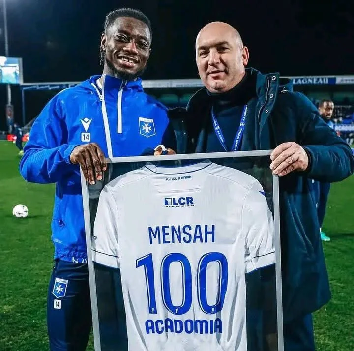 Gideon Mensah célèbre son 100e match avec Auxerre !