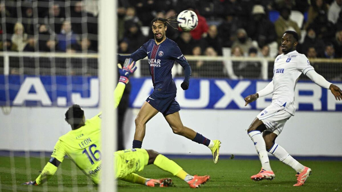 Le PSG triomphe face à Auxerre et prend les commandes, en attendant la réaction du Lens !