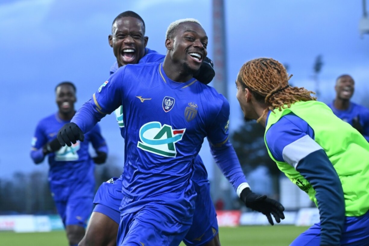George Ilenikhena célèbre après avoir marqué son deuxième but pour assurer la victoire de Monaco en coupe à Orléans