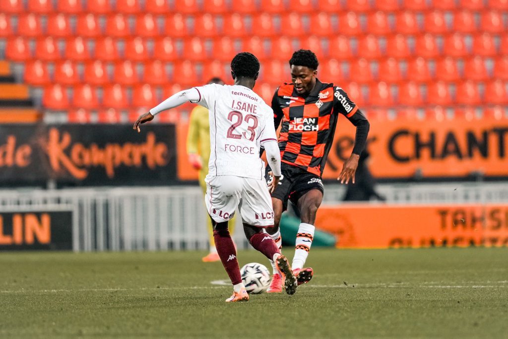 Nathaniel Adjei brille pour sa première titularisation alors que FC Lorient fait match nul contre FC Metz en Ligue 1 !