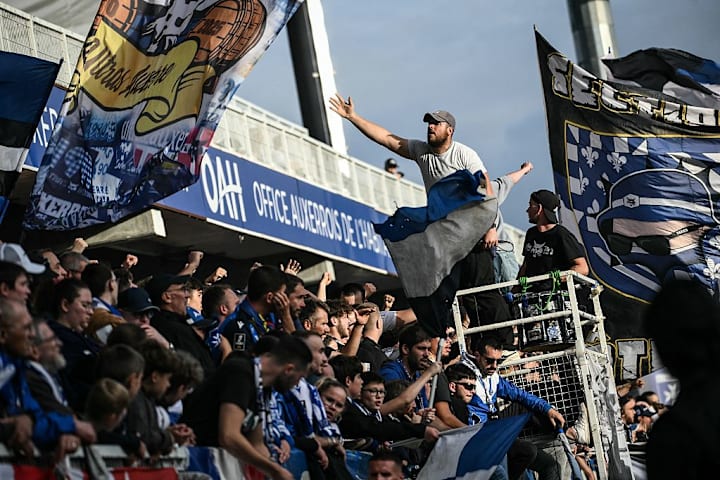 Stade de l'Abbé-Deschamps Stade de l'Abbé-Deschamps