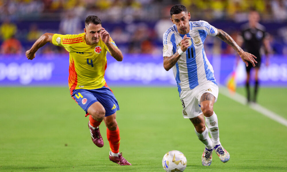 Santiago Arias : Découvrez son parcours, ses titres et ses stats, le deuxième renfort du Rojo !