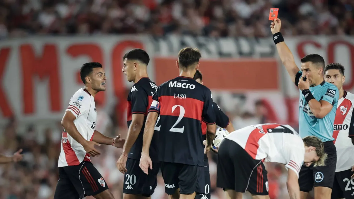 La polémique continue autour du carton rouge à Fausto Vera : l'AFA dévoile les enregistrements du VAR du match River-Tigre !