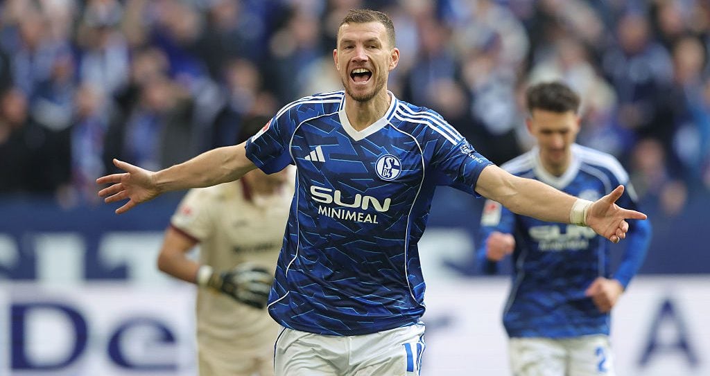 Dzeko se propose au Schalke via WhatsApp et renonce à une fortune pour rejoindre Gelsenkirchen !
