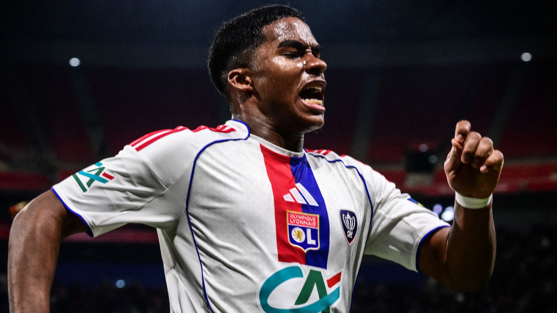 Endrick frappe fort : un but extraordinaire pour Lyon qui fait trembler les filets !