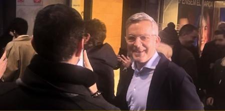 Le candidat de 'Nosaltres' se rend sur le lieu de l'événement de 'Defensem el Barça'
