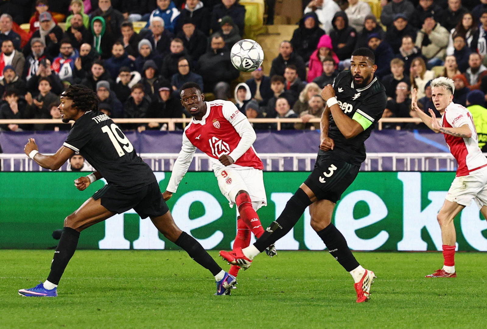 La Crise des Blessures à Monaco s'intensifie Deux Semaines Avant le Choc en Ligue des Champions Contre le PSG