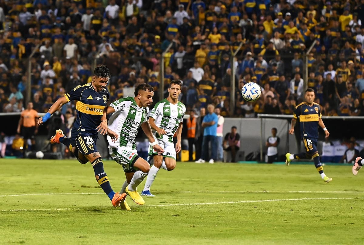 Piruette et coup de tête : Bareiro brille avec deux buts et le Boca alternatif sort victorieux !