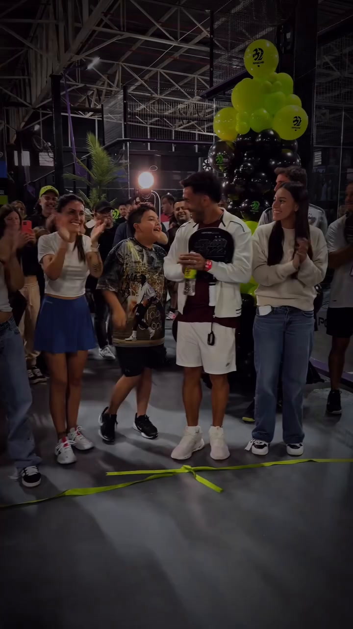 Tévez et sa famille inaugurent le club de padel