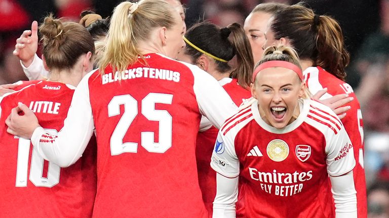 Arsenal et Chloe Kelly célèbre un but contre Chelsea