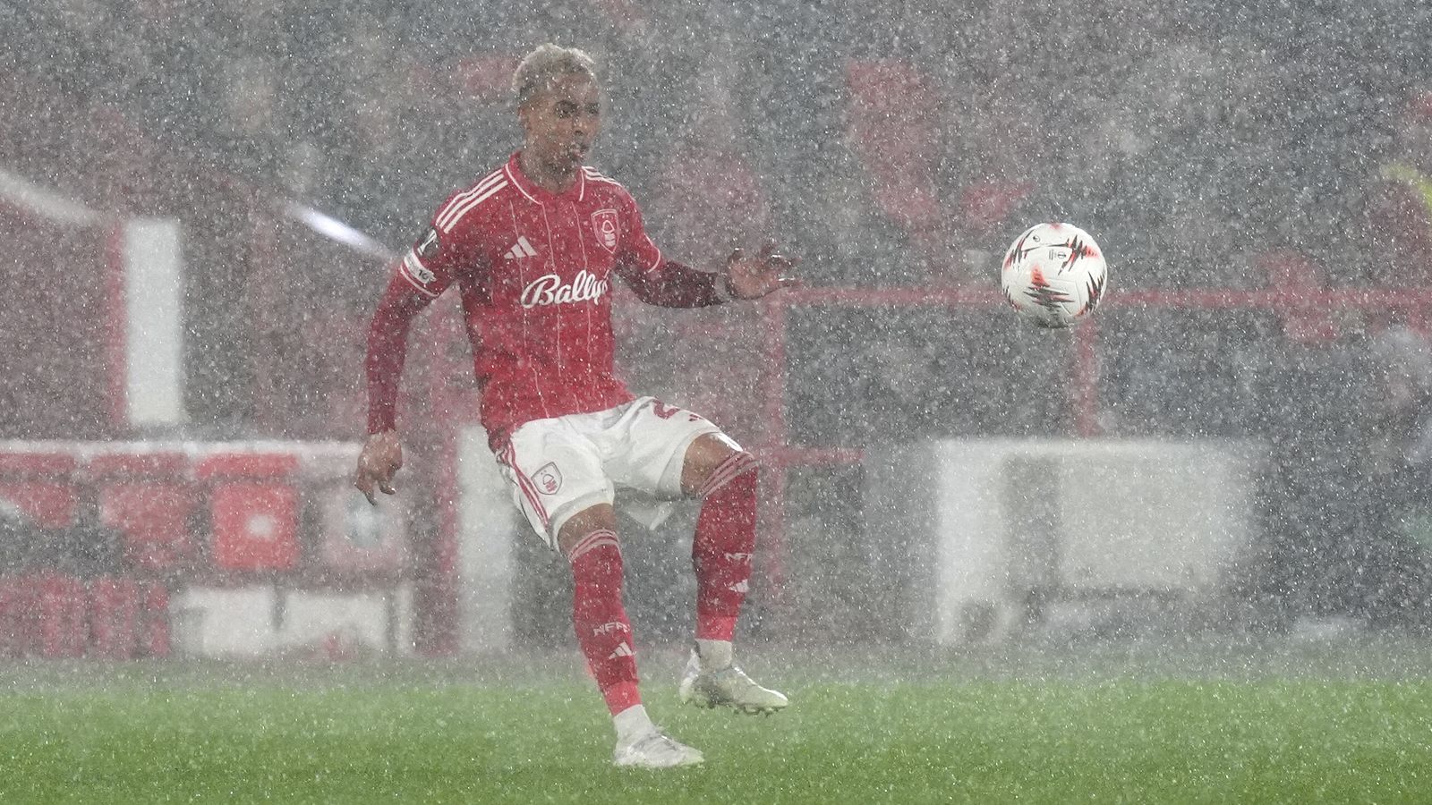 Nottingham Forest 0-1 FC Midtjylland : Une défaite cruelle pour Vitor Pereira en phase aller des huitièmes de finale de la Ligue Europa !