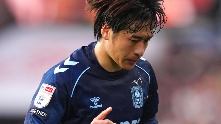 Tatsuhiro Sakamoto célèbre son troisième but à Swansea