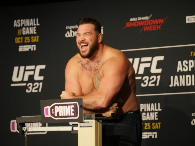 Louie Sutherland remplace Sean Sharaf et affronte Tai Tuivasa à l'UFC de Perth !