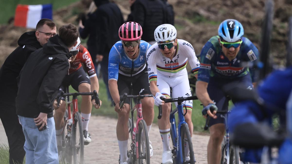 Pogacar en forme à Paris-Roubaix : Van der Poel confronté à un souci technique !