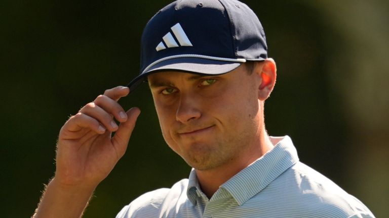 Ludvig Aberg, de Suède, réagit sur le deuxième green lors du premier tour au tournoi RBC Heritage.