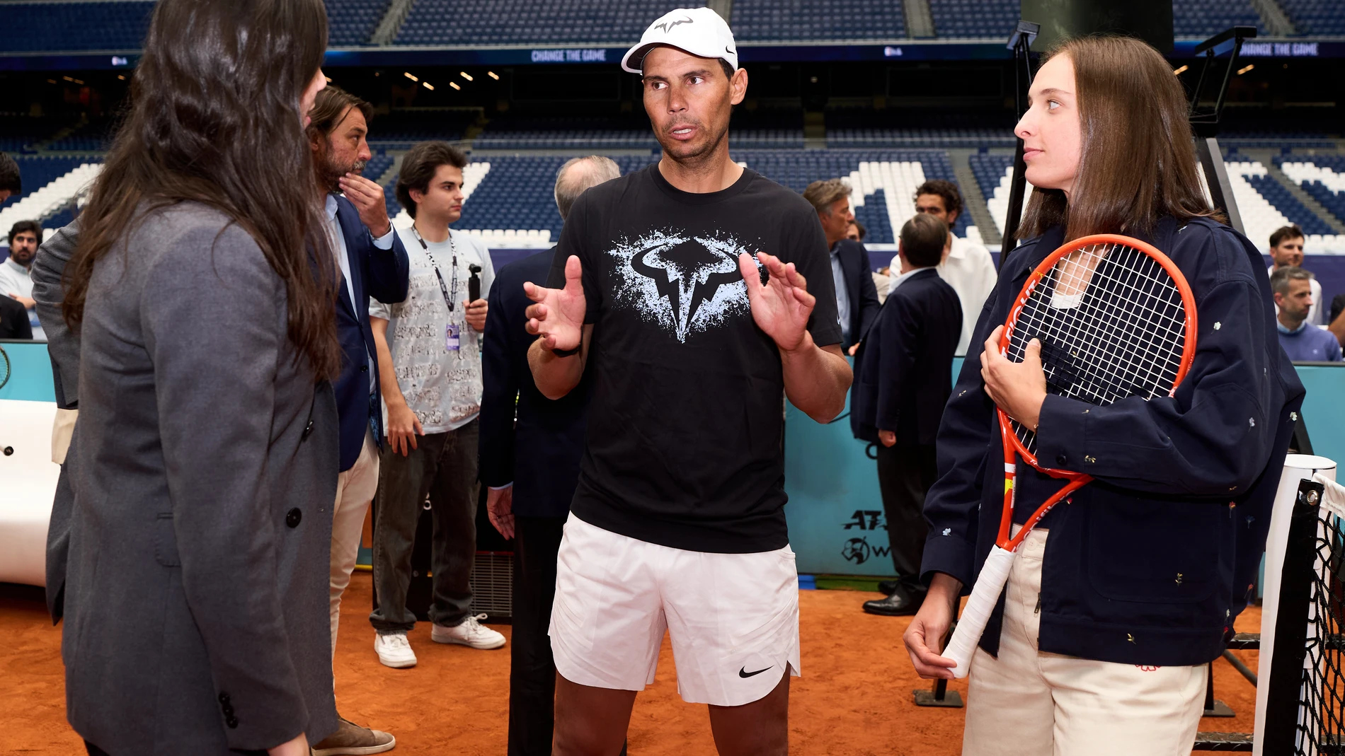 Rafa Nadal enseigne le tennis à son fils au Bernabéu : une légende en devenir !