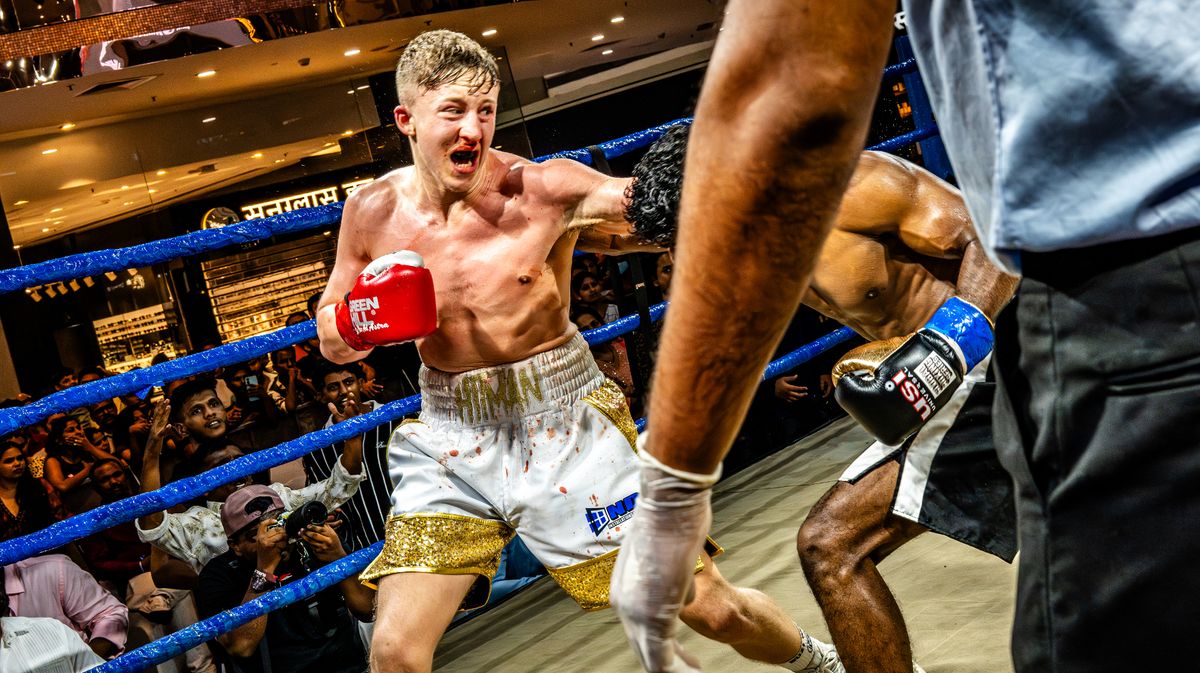 Un jeune boxeur de Plymouth maintient un parcours professionnel impeccable !