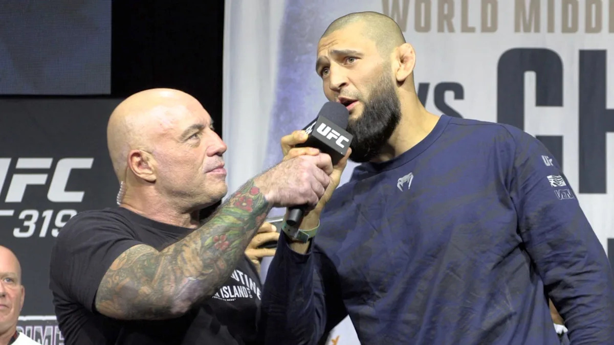 Commentateurs de l'UFC 328 : Joe Rogan aux commandes pour le choc Chimaev-Strickland !