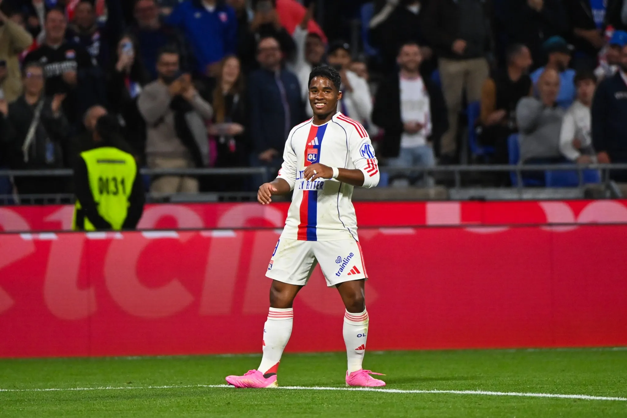 Endrick célèbre son but avec Lyon
