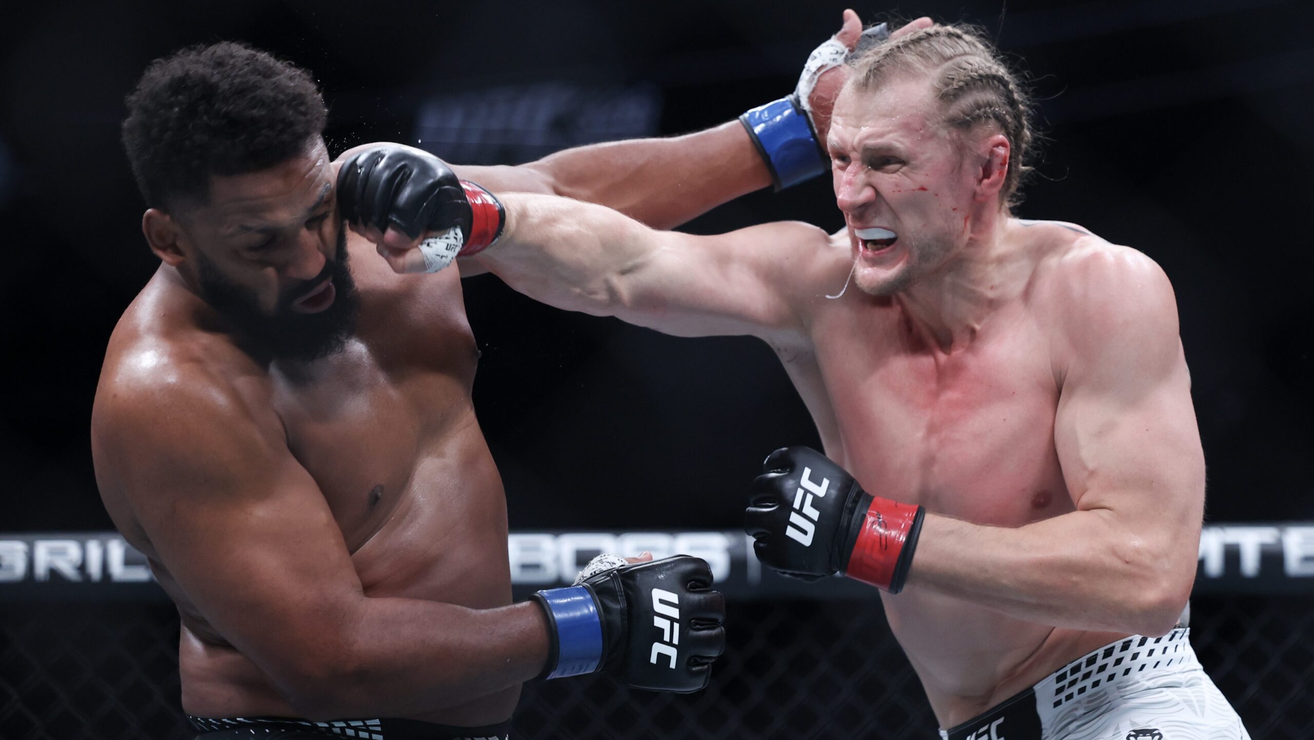 Dana White remet en question les décisions des juges lors du combat UFC 328 !