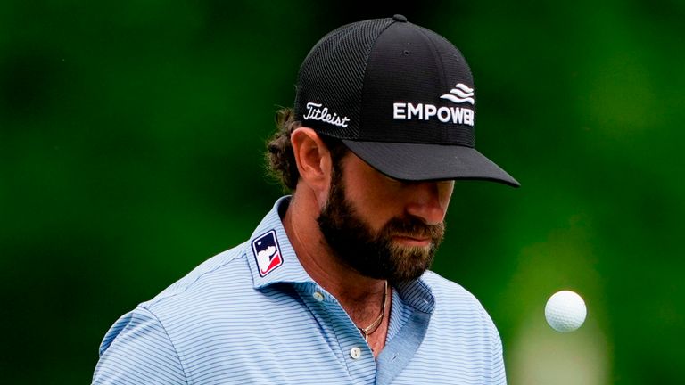 Cameron Young effectue un putt sur le 12ème green durant le troisième tour du tournoi Truist Championship