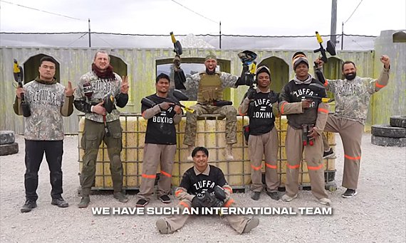 Des combattants de l'UFC renversent les boxeurs de Zuffa lors d'une partie amicale de paintball !