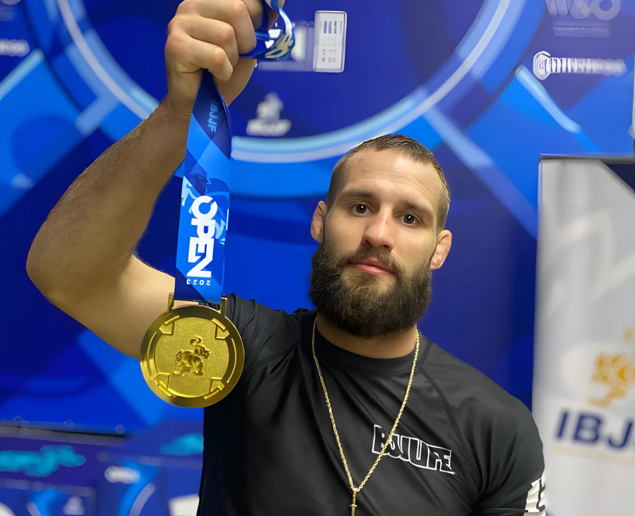 Entraîneur Principal du Marathon MMA : Secrets du Combat en Lightweight et Performances Étonnantes!