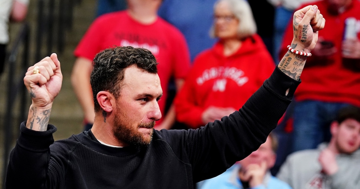Johnny Manziel s'attaque à Bob Menery : un combat de boxe explosif à l'UFC Apex !