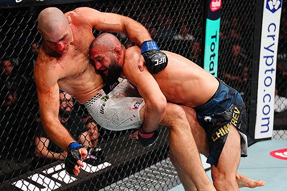 Khamzat Chimaev fait une déclaration énigmatique après sa défaite à l'UFC 328