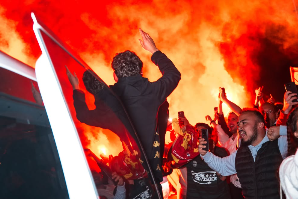 Fête en Le Mans durant la nuit