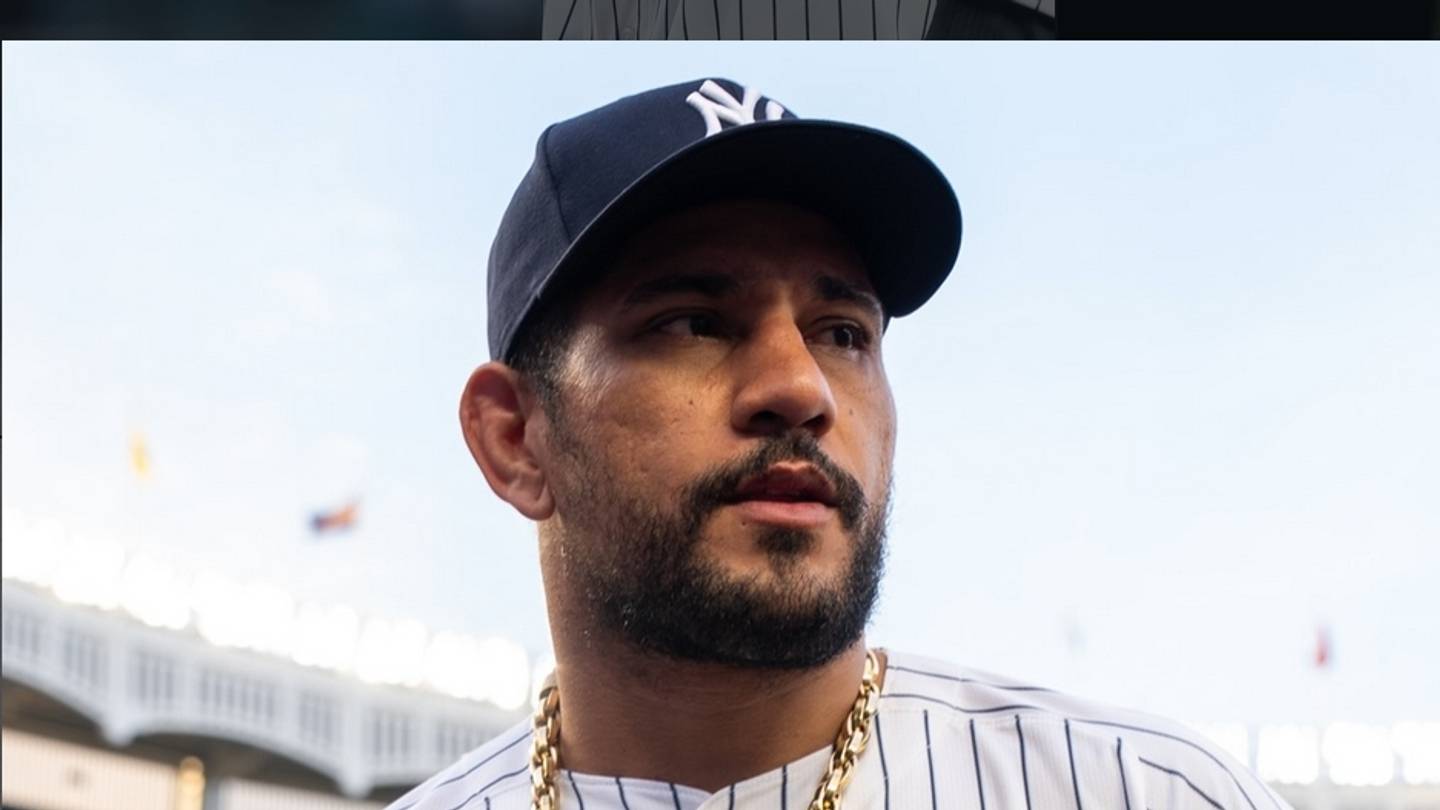 La star de l'UFC, Alex Pereira, lance le premier tir au match des Yankees avant son combat à la Maison Blanche !
