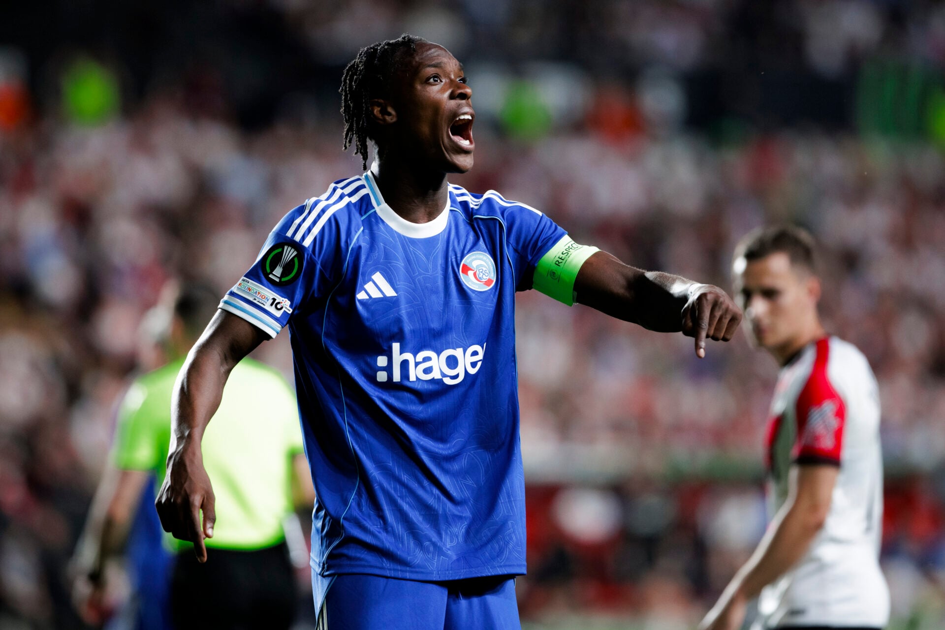 Les médias français abandonnent Emanuel Emegha, futur joueur de Chelsea, après sa 'trahison' envers Strasbourg : « Qu'il s'en aille ! »