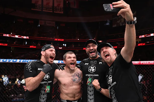 Jim Miller après une victoire par soumission lors de l'UFC 328