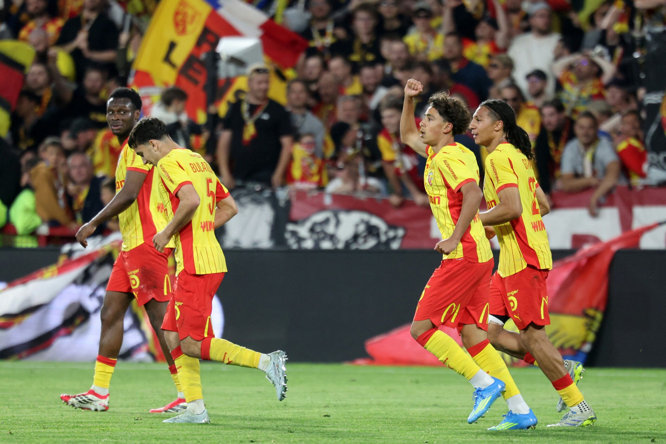 Un prodige de 16 ans marque un but en 14 secondes et propulse son équipe française en Champions League : regardez la vidéo !