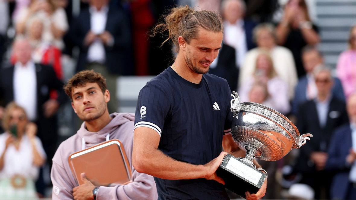 L'Enfer des féministes : même après sa victoire à Paris, Zverev subit les attaques des réseaux.