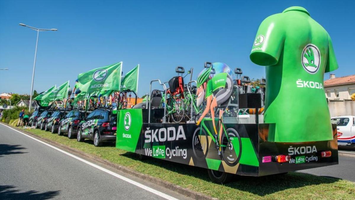 Au-delà du peloton : les voitures et fourgonnettes qui ont marqué l’histoire du Tour de France