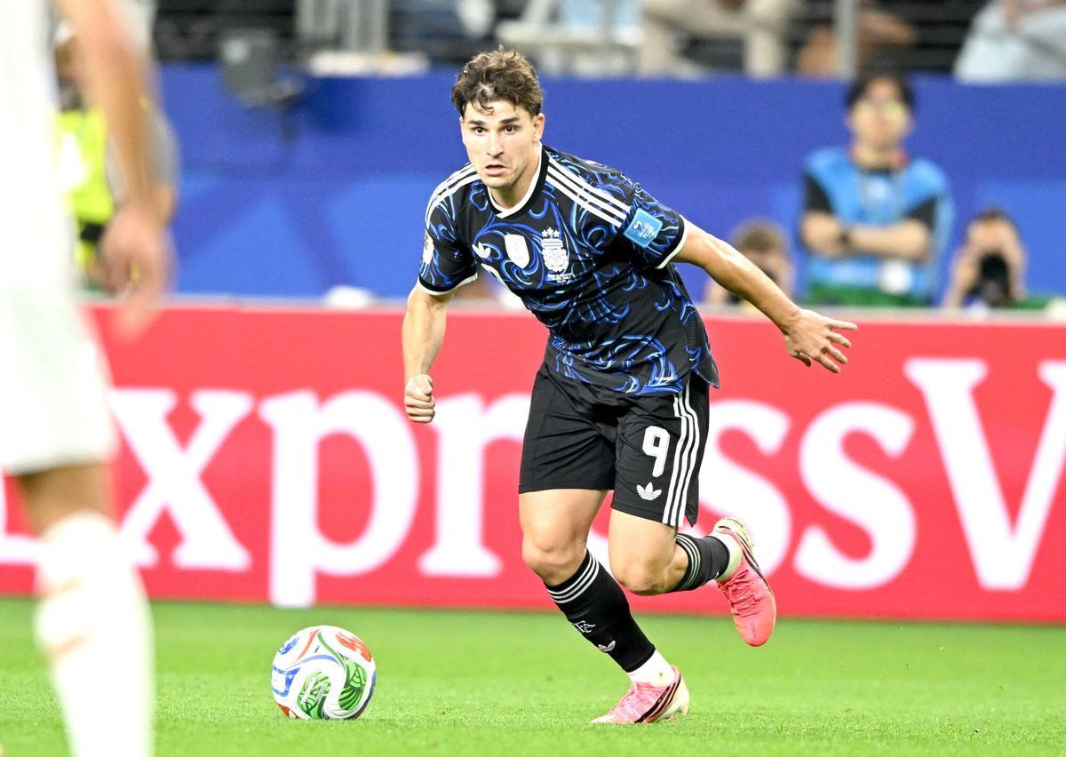 Julián Álvarez titulaire contre la Jordanie