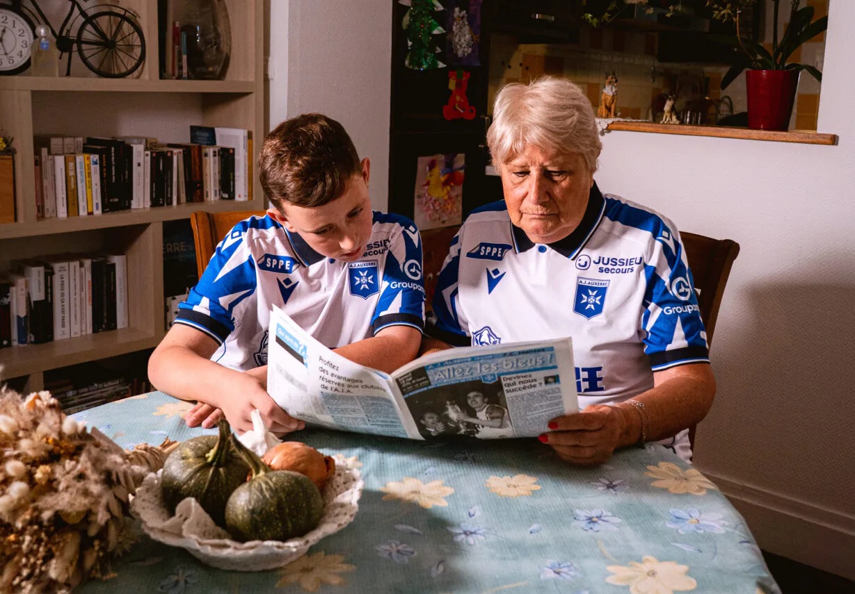 Nouvelle Tunique Éblouissante d'Auxerre pour 2026-2027 par Macron !