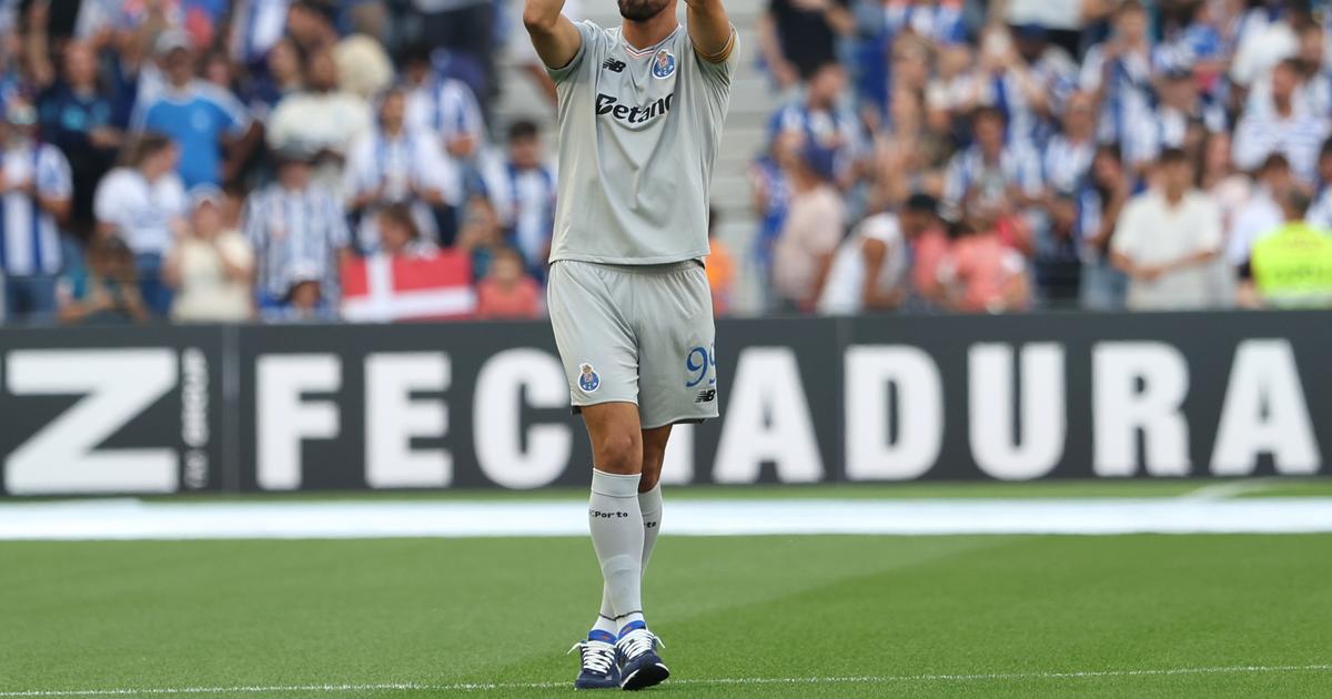 Du 4 au 99 : les joueurs qui ont foulé le terrain lors de la présentation du FC Porto (galerie)