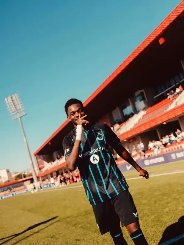 Jesse Bisiwu, ailier de 18 ans du Club Brugge, plaît au Barça