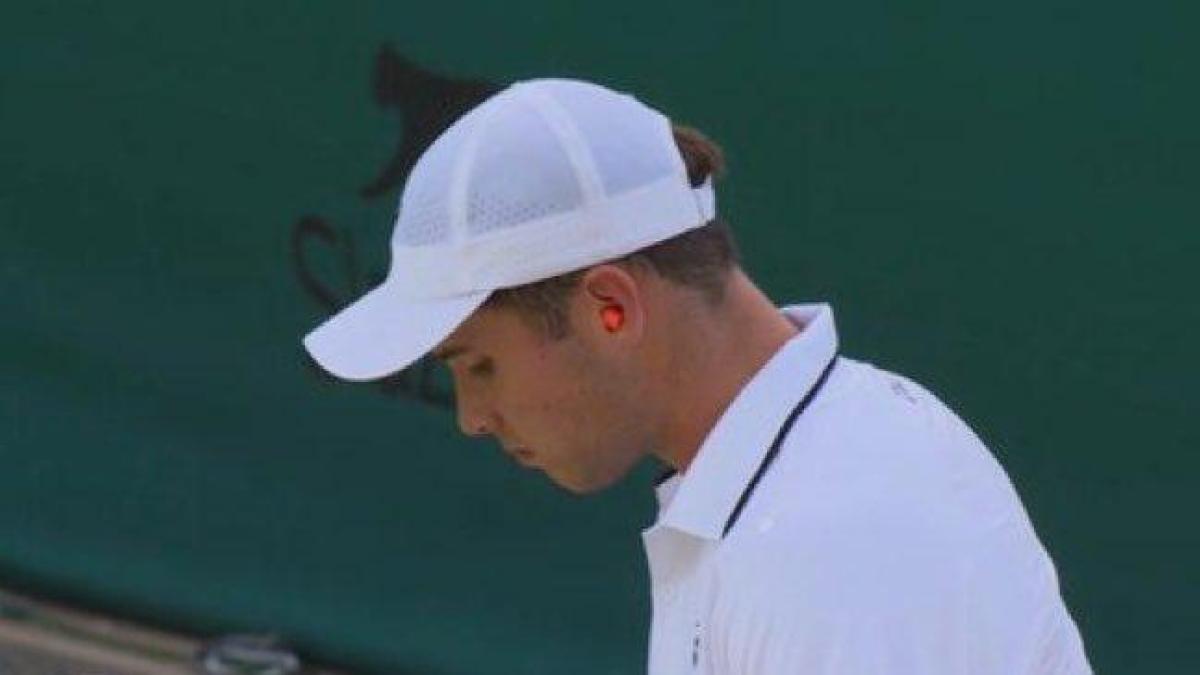 Bouchons pour les oreilles : une scène surréaliste à Wimbledon
