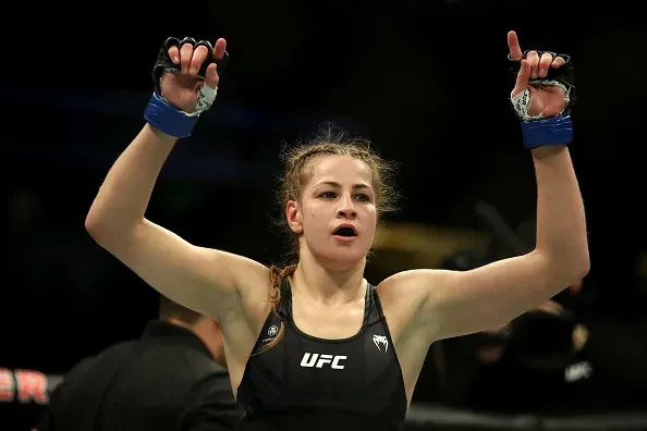 Erin Blanchfield se retire du duel contre Jasmine Jasudavicius à 3 h 30