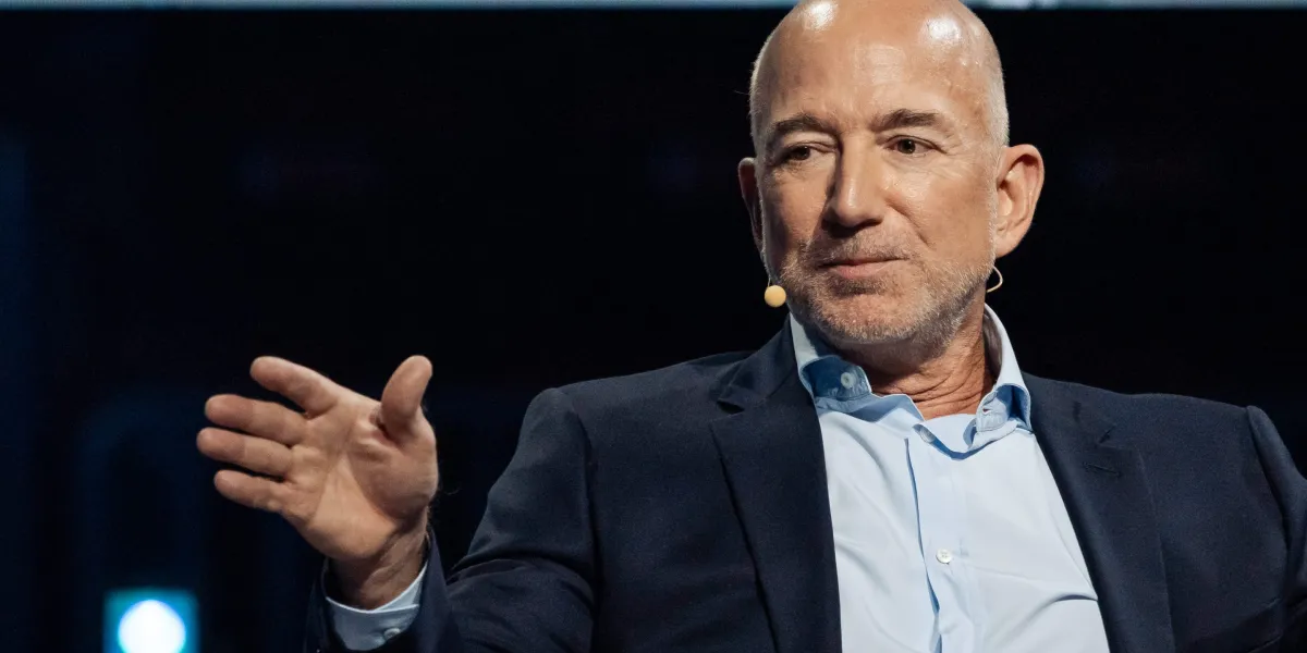 Jeff Bezos pourrait devenir le dernier milliardaire américain à investir dans des clubs de football européens.