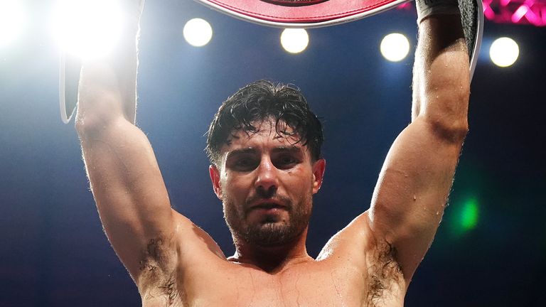 Josh Kelly célèbre sa victoire sur Bakhram Murtazaliev pour s’emparer du titre IBF des super-welters