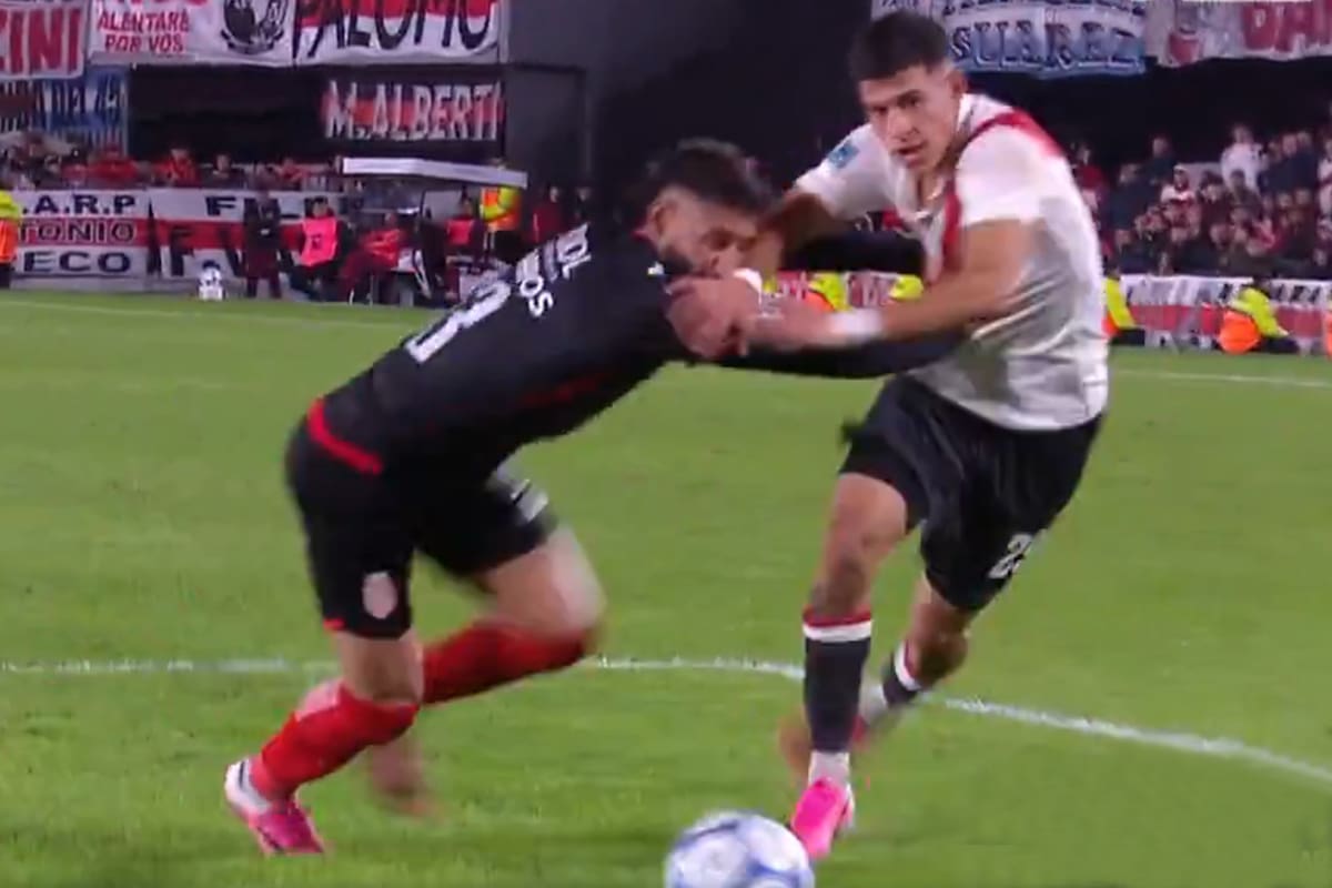 La pénalité non sifflée de Barracas Central contre River au Monumental