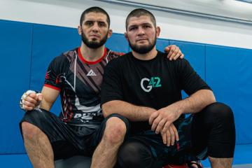 Makhachev et Khabib Nurmagomedov